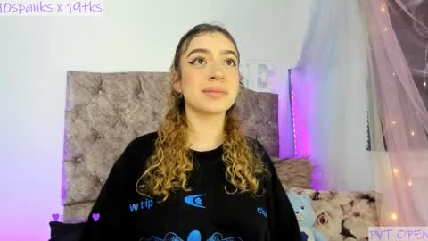 Snapshot of emmaforeveru chatting on 16, 12, 2025 Emms Drive me crazy with your love online show from 16, 12, 2025