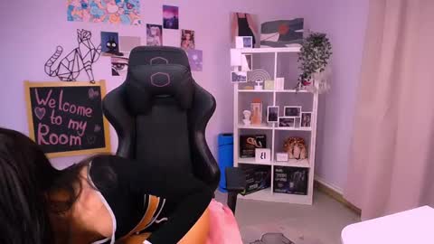 Snapshot of emmakeam_ chatting on 7, 12, 2024 Emma online show from 7, 12, 2024