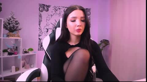 Snapshot of emmakeam_ chatting on 29, 12, 2024 Emma online show from 29, 12, 2024