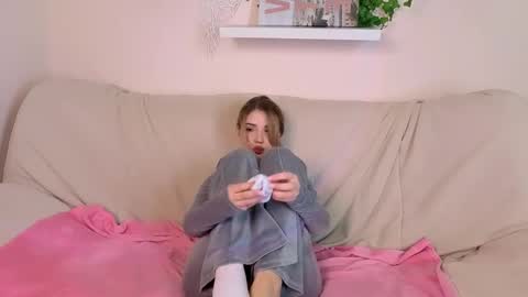 Snapshot of emmakeam_ chatting on 10, 10, 2025 Emma online show from 10, 10, 2025