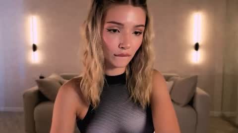 Snapshot of emmakeam_ chatting on 25, 6, 2026 Emma online show from 25, 6, 2026