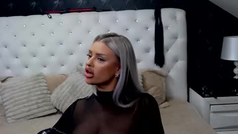 Emma Mavis online show from 18, 1, 2026