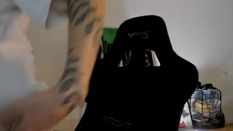 Snapshot of emmamon chatting on 23, 12, 2024 Emma online show from 23, 12, 2024