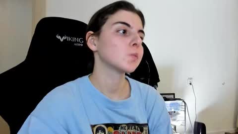 Snapshot of emmamon chatting on 11, 11, 2025 Emma online show from 11, 11, 2025