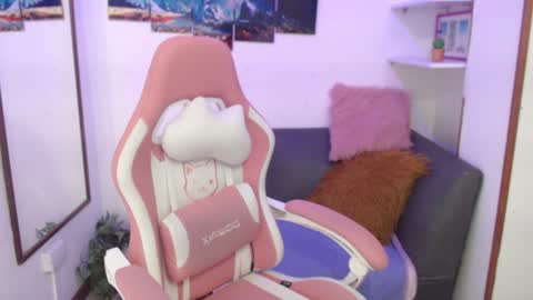 Snapshot of emmamyers_ chatting on 20, 12, 2024 Emma online show from 20, 12, 2024