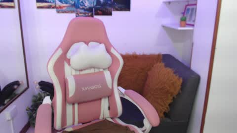 Snapshot of emmamyers_ chatting on 5, 2, 2025 Emma online show from 5, 2, 2025