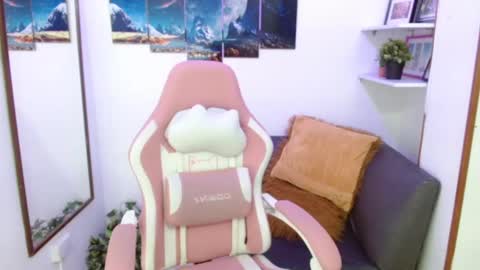 Snapshot of emmamyers_ chatting on 5, 3, 2025 Emma online show from 5, 3, 2025