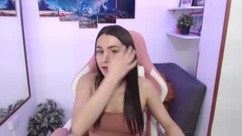 Snapshot of emmamyers_ chatting on 7, 3, 2025 Emma online show from 7, 3, 2025