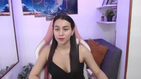 Snapshot of emmamyers_ chatting on 9, 3, 2025 Emma online show from 9, 3, 2025