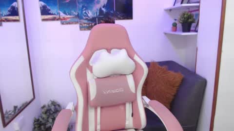 Snapshot of emmamyers_ chatting on 9, 3, 2025 Emma online show from 9, 3, 2025