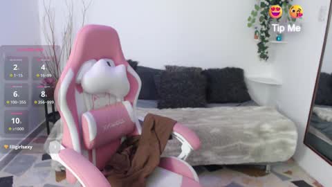 Snapshot of emmamyers_ chatting on 25, 9, 2025 Emma online show from 25, 9, 2025