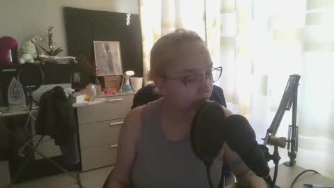 emmanoir_ online show from 22, 2, 2025