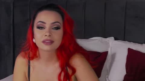 Snapshot of emmelyn_ chatting on 18, 11, 2025 Emm online show from 18, 11, 2025