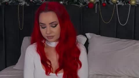 Snapshot of emmelyn_ chatting on 16, 12, 2025 Emm online show from 16, 12, 2025