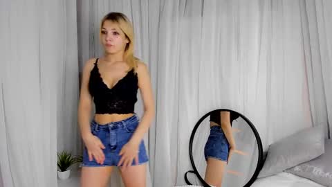 Snapshot of emmeralda_ chatting on 2, 12, 2024 Sonya online show from 2, 12, 2024