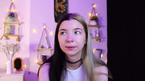 Snapshot of emmie_everly chatting on 8, 10, 2025 emmie_everly online show from 8, 10, 2025