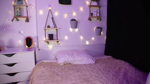 Snapshot of emmie_everly chatting on 9, 10, 2025 emmie_everly online show from 9, 10, 2025