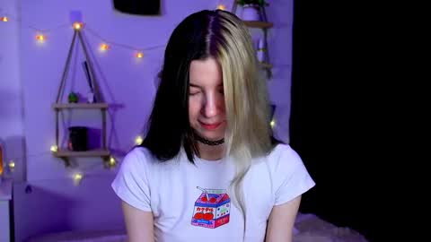 Snapshot of emmie_everly chatting on 15, 10, 2025 emmie_everly online show from 15, 10, 2025