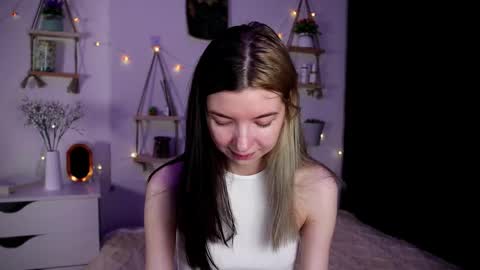 Snapshot of emmie_everly chatting on 21, 10, 2025 emmie_everly online show from 21, 10, 2025