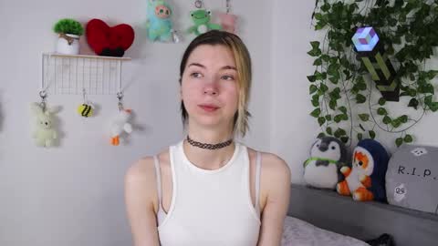 Snapshot of emmie_everly chatting on 14, 11, 2025 emmie_everly online show from 14, 11, 2025