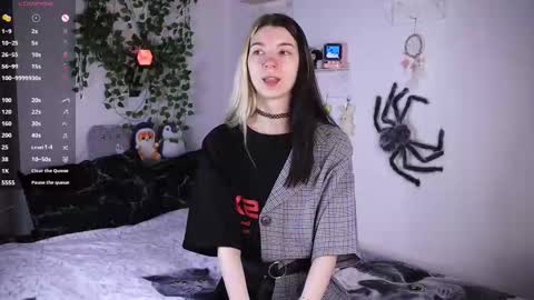 Snapshot of emmie_everly chatting on 23, 11, 2025 emmie_everly online show from 23, 11, 2025