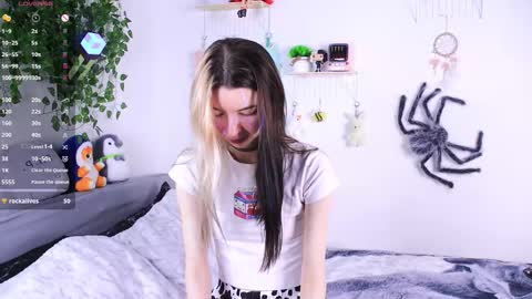 Snapshot of emmie_everly chatting on 16, 12, 2025 emmie_everly online show from 16, 12, 2025