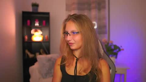 Snapshot of emmie_murray chatting on 10, 10, 2025 Emmie online show from 10, 10, 2025
