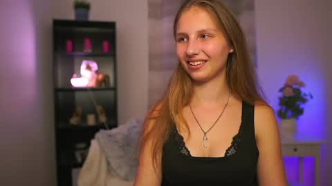 Snapshot of emmie_murray chatting on 8, 5, 2026 Emmie online show from 8, 5, 2026