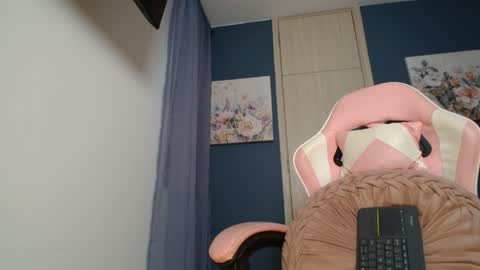 Snapshot of emmily_forever chatting on 20, 5, 2026 emmily online show from 20, 5, 2026