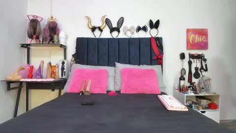 Snapshot of emmily_giraldo chatting on 21, 10, 2025 online show from 21, 10, 2025