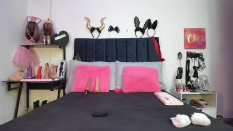 Snapshot of emmily_giraldo chatting on 9, 5, 2026 online show from 9, 5, 2026