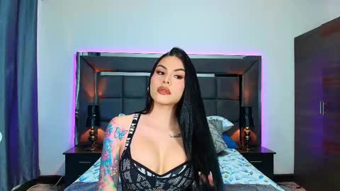 Snapshot of emmilysantibanez chatting on 9, 3, 2025 Emmily Santibaez online show from 9, 3, 2025