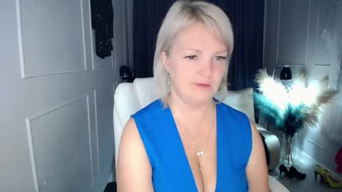 Snapshot of emmmam chatting on 8, 5, 2026 emmmam online show from 8, 5, 2026