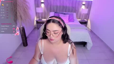 Emmy Walker online show from 29, 9, 2025