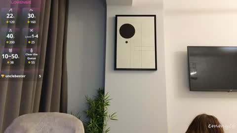 Em online show from 18, 12, 2024