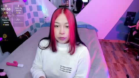 Snapshot of emy_xdy chatting on 28, 1, 2025 Im Emily would you like to help me reach 100 online show from 28, 1, 2025