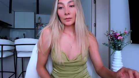 Snapshot of emyconneer chatting on 10, 1, 2025 emyconneer online show from 10, 1, 2025