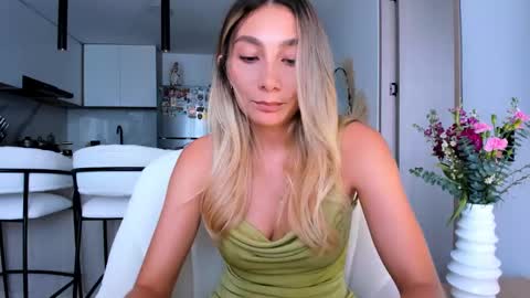 Snapshot of emyconneer chatting on 10, 1, 2025 emyconneer online show from 10, 1, 2025