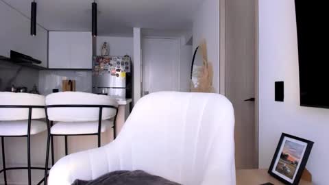 Snapshot of emyconneer chatting on 19, 1, 2025 emyconneer online show from 19, 1, 2025