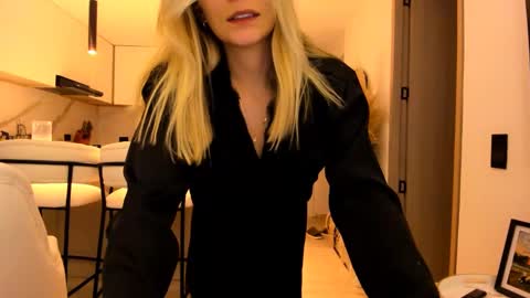 Snapshot of emyconneer chatting on 25, 1, 2025 emyconneer online show from 25, 1, 2025