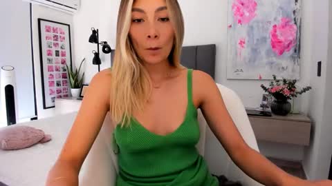 Snapshot of emyconneer chatting on 28, 1, 2025 emyconneer online show from 28, 1, 2025