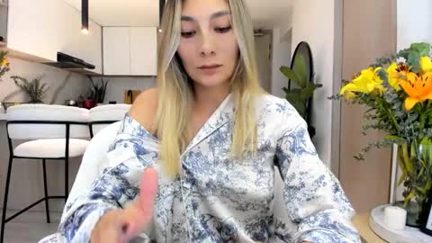 Snapshot of emyconneer chatting on 13, 2, 2025 emyconneer online show from 13, 2, 2025