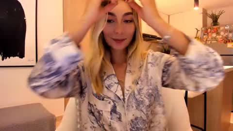 Snapshot of emyconneer chatting on 15, 2, 2025 emyconneer online show from 15, 2, 2025