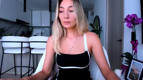 Snapshot of emyconneer chatting on 2, 3, 2025 emyconneer online show from 2, 3, 2025