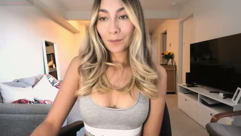 Snapshot of emyconneer chatting on 24, 9, 2025 emyconneer online show from 24, 9, 2025