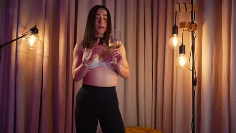 Eimi3 online show from 6, 10, 2025