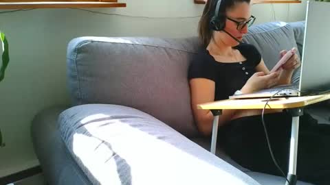 Snapshot of emyxxl chatting on 9, 4, 2026 emyxxl online show from 9, 4, 2026
