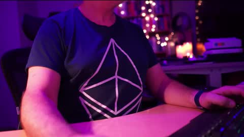 Snapshot of energybra chatting on 27, 9, 2025 uk online show from 27, 9, 2025