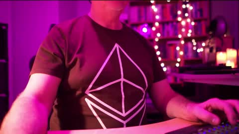 Snapshot of energybra chatting on 20, 11, 2025 uk online show from 20, 11, 2025