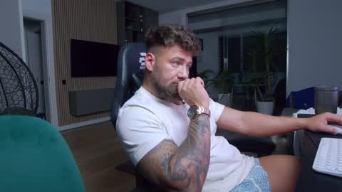 Erik online show from 31, 1, 2025